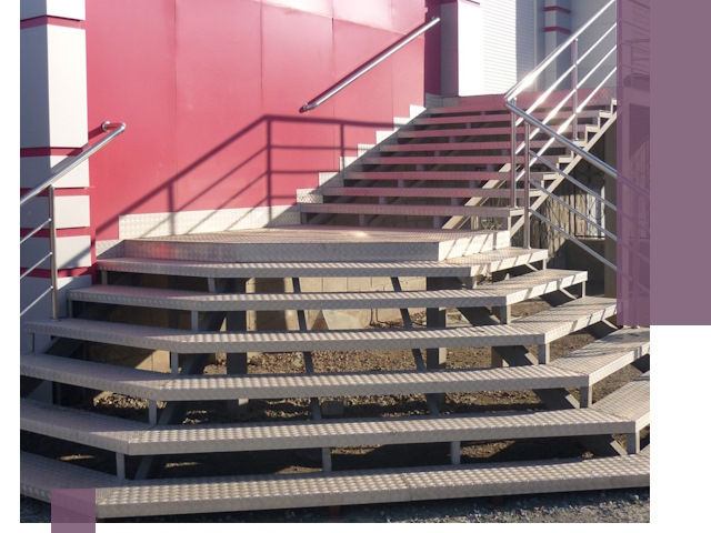 Лестницы для магазина в Троицке — изготовление и монтаж