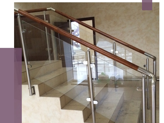 Комбинированные перила из металла и дерева в Троицке