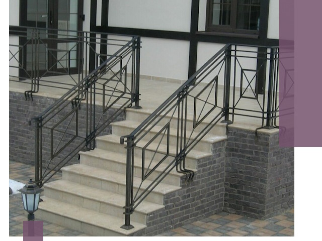 Перила для крыльца в Троицке — монтаж, изготовление и установка