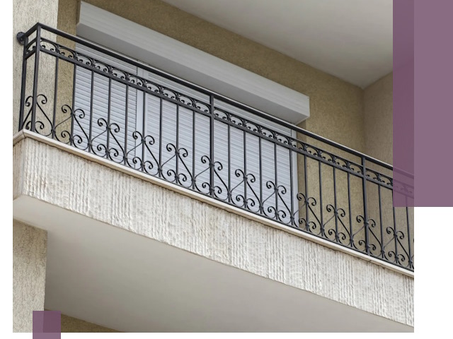 Балконные ограждения из металла и стекла в Троицке для домов