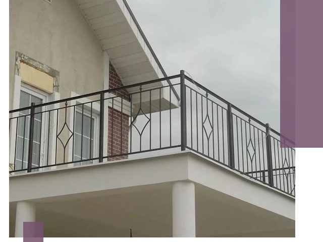 Изготовление балконных ограждений в Троицке из металла и стекла