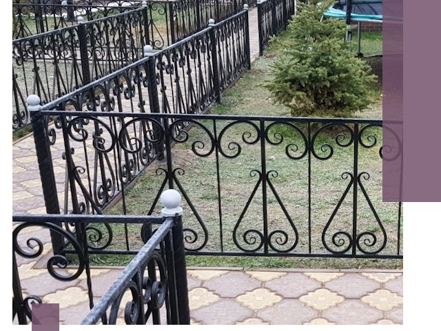 Кованые газонные ограждения под ключ в Троицке
